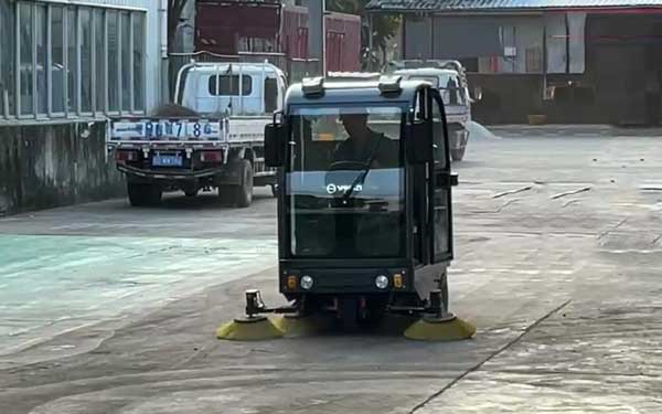 电动扫地车